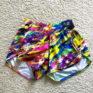 Lululemon Tracker Short V *4" Size 6